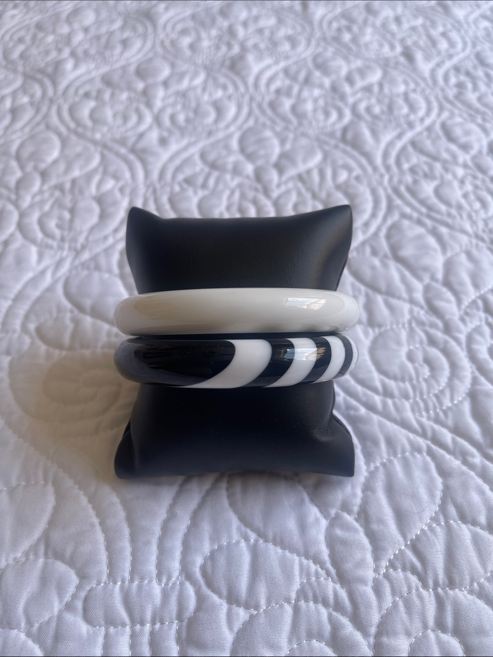 Black and White Resin Bangle Set